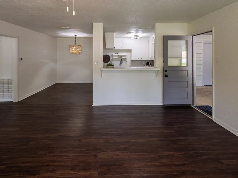 2521 Bateman Ave — Photo 8
