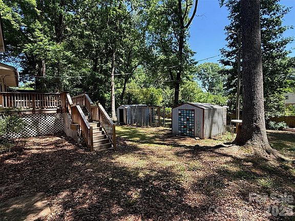 5th image of 1129 McLaughlin Dr