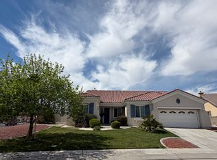 10242 Cotoneaster St, Apple Valley, CA 92308