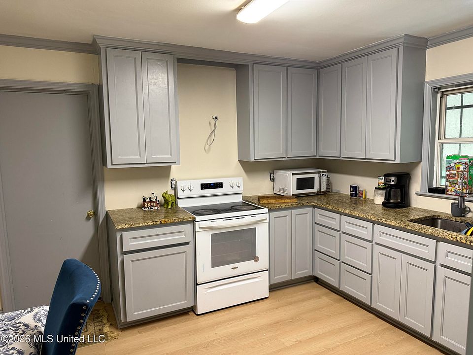 2nd image of 2704 Hillside Dr