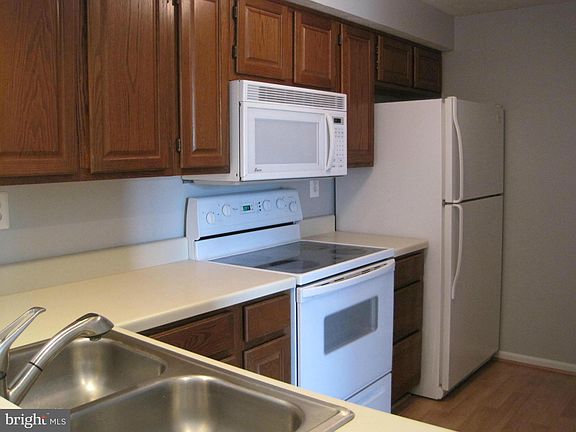 5th image of 810 Stratford Way Unit M