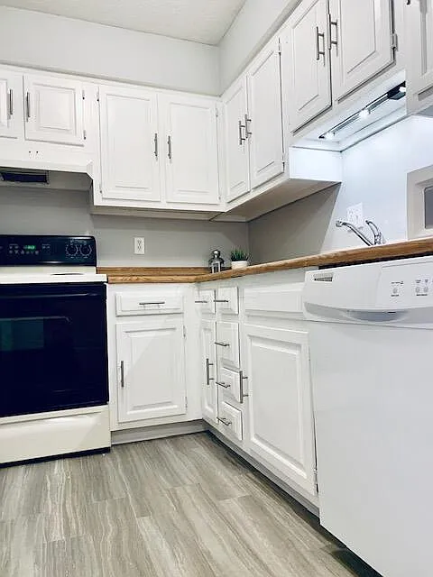 Building Photo - 1440 Slade Ave #303