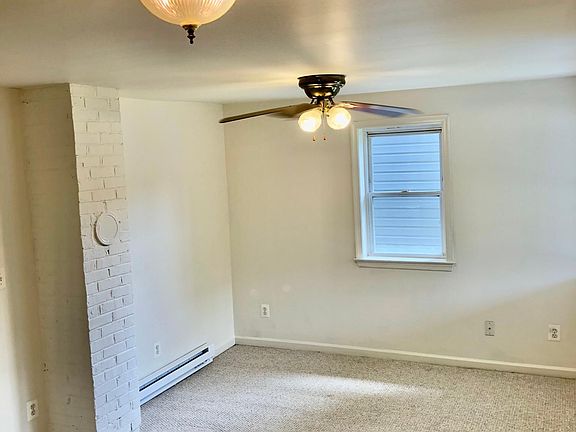 3rd image of 1304 Railroad Ave