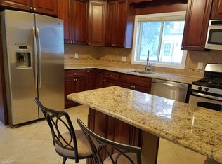 184 Cherry St, Farmingdale, NY 11735