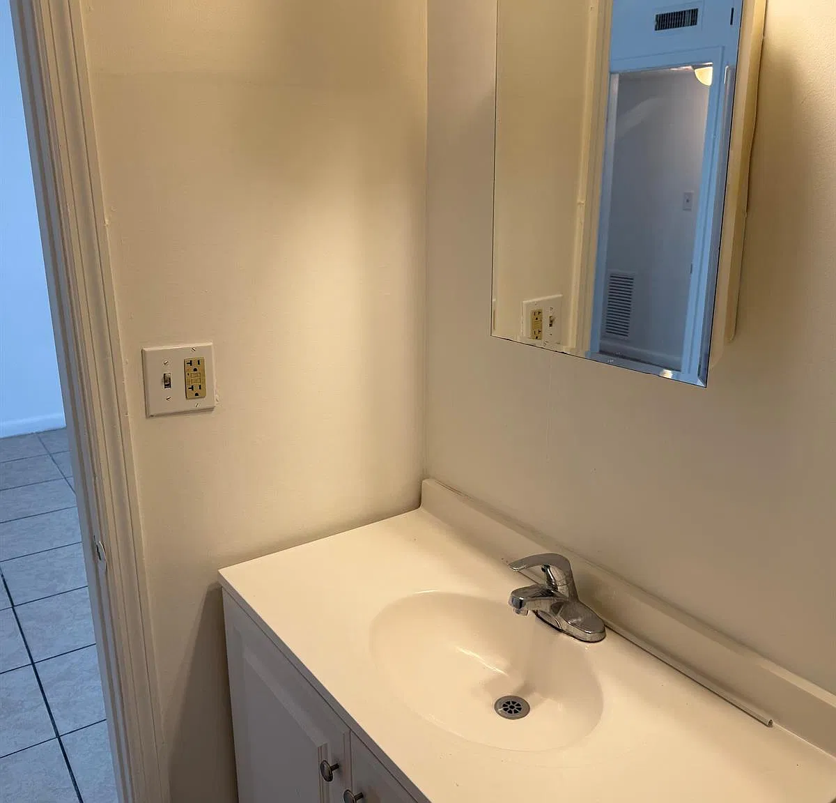 2 bed, 992 sqft, $1,500 — Photo 4