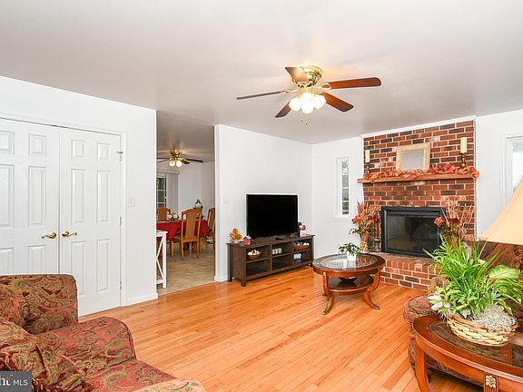 3rd image of 16 Essex Pl