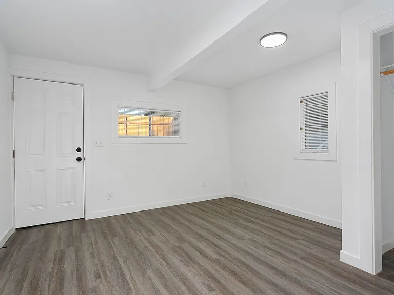 4919 Waller Rd E — Photo 27