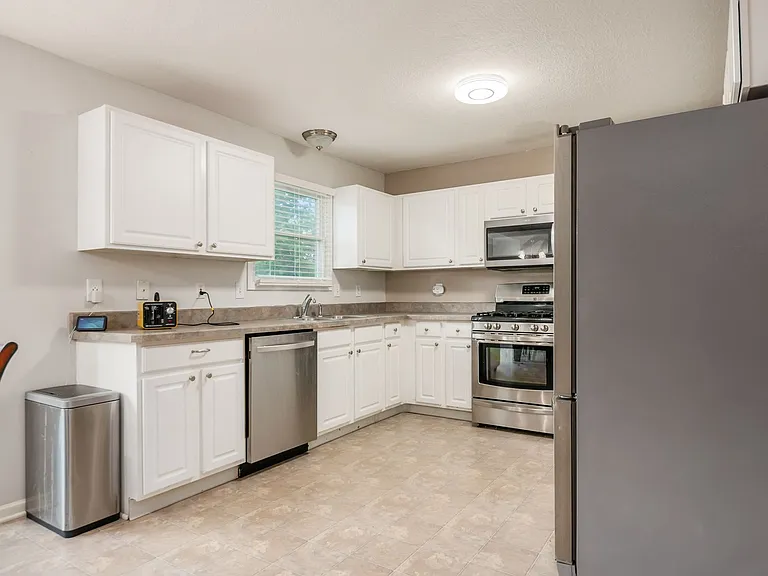 8607 Clover Glade Dr — Photo 16