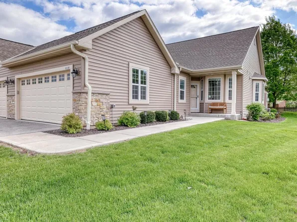 6928 South Weather Edge CIRCLE, Lannon, WI 53046