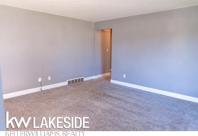 3 bed, 1.0 bath, 1064 sqft, $2,300 — Photo 4