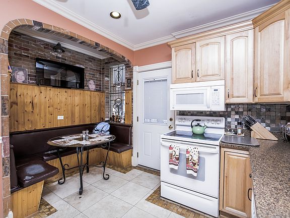 4th image of 2924 N 78th Ave