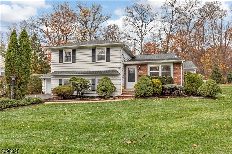 1st image of 1933 Mary Ellen Ln
