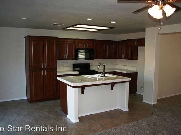 2nd image of 1394 W Bella Oaks Way