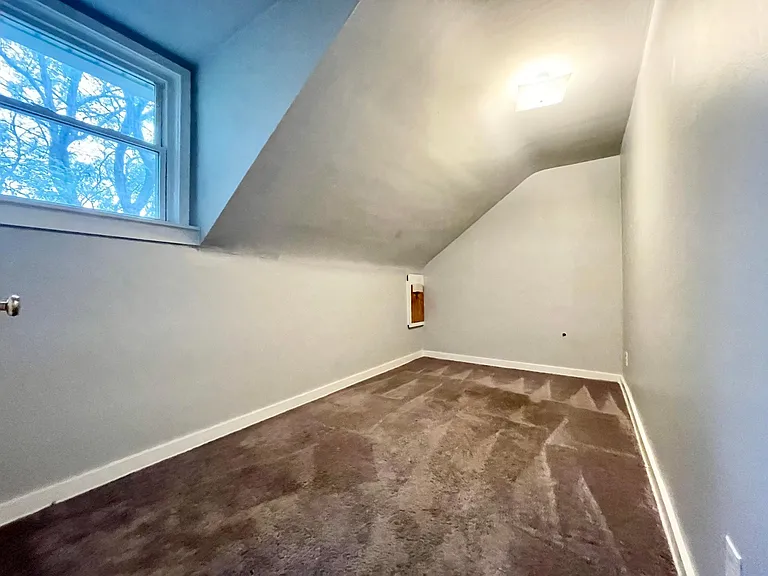 529 E 33rd St #2 — Photo 7