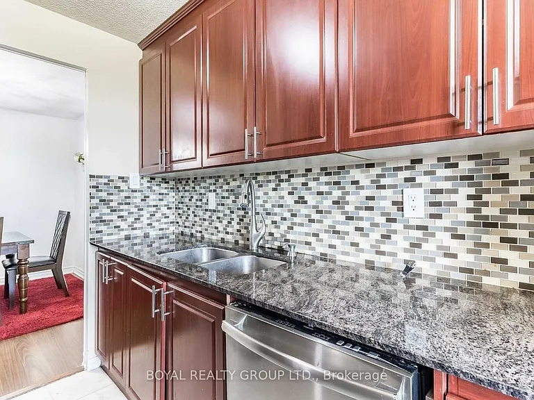 18 Knightsbridge Rd #303 — Photo 16