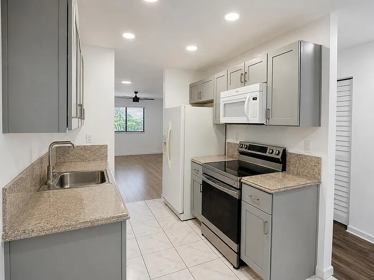 1363 NW 94th Way #1363 — Photo 7