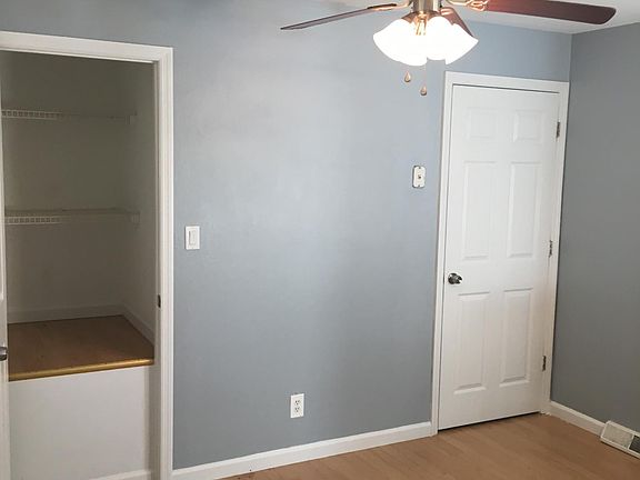 4th image of 1124 Scott Ave
