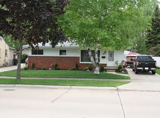 1760 W Longmeadow Rd, Trenton, MI 48183