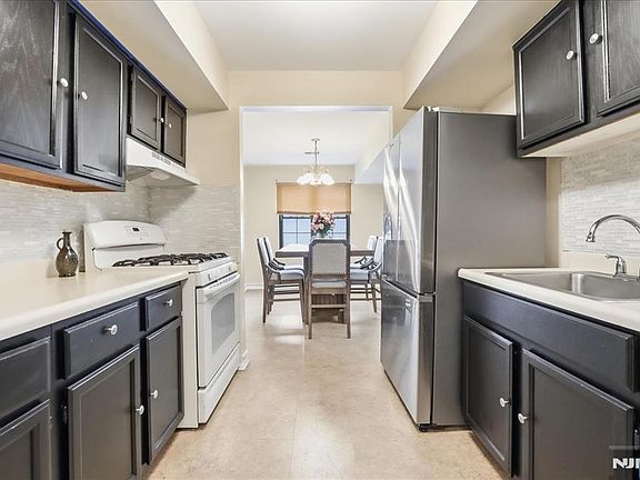 3rd image of 297 Alpine Way