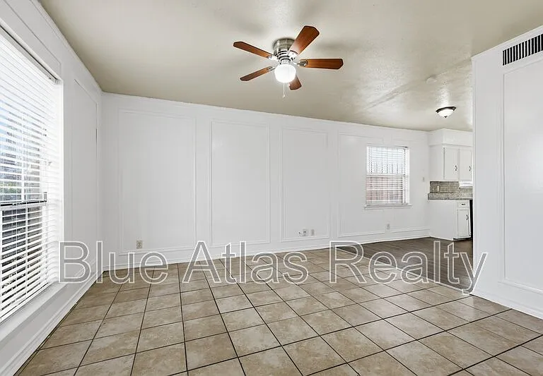704 Skyline Dr — Photo 7