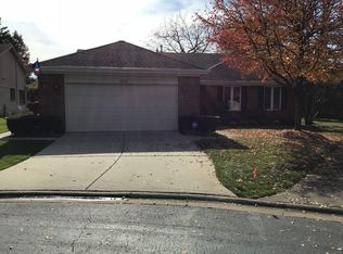 1045 Sunset Ct, Deerfield, IL 60015