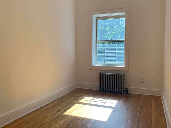 5th image of 606 Carlton Ave #D