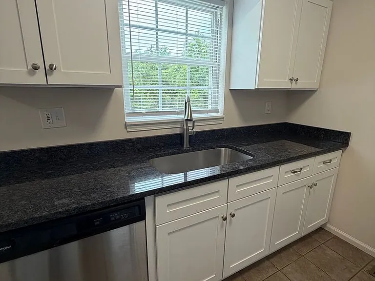 12 Ivy Ct — Photo 3