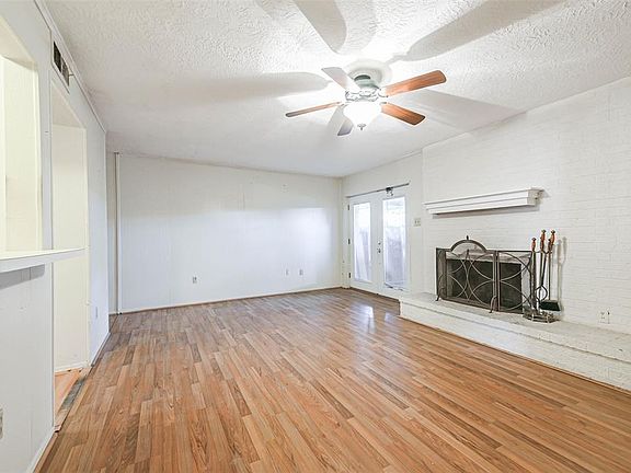 3rd image of 1305 Town Circle #4