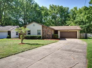 3236 W Camelot Ct, Springfield, MO 65807