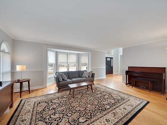 5th image of 2880 Roslyn Ln