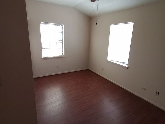 4th image of 440 8th Ave NE APT L