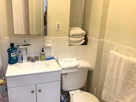 5th image of 309 W 47th St APT 1RW