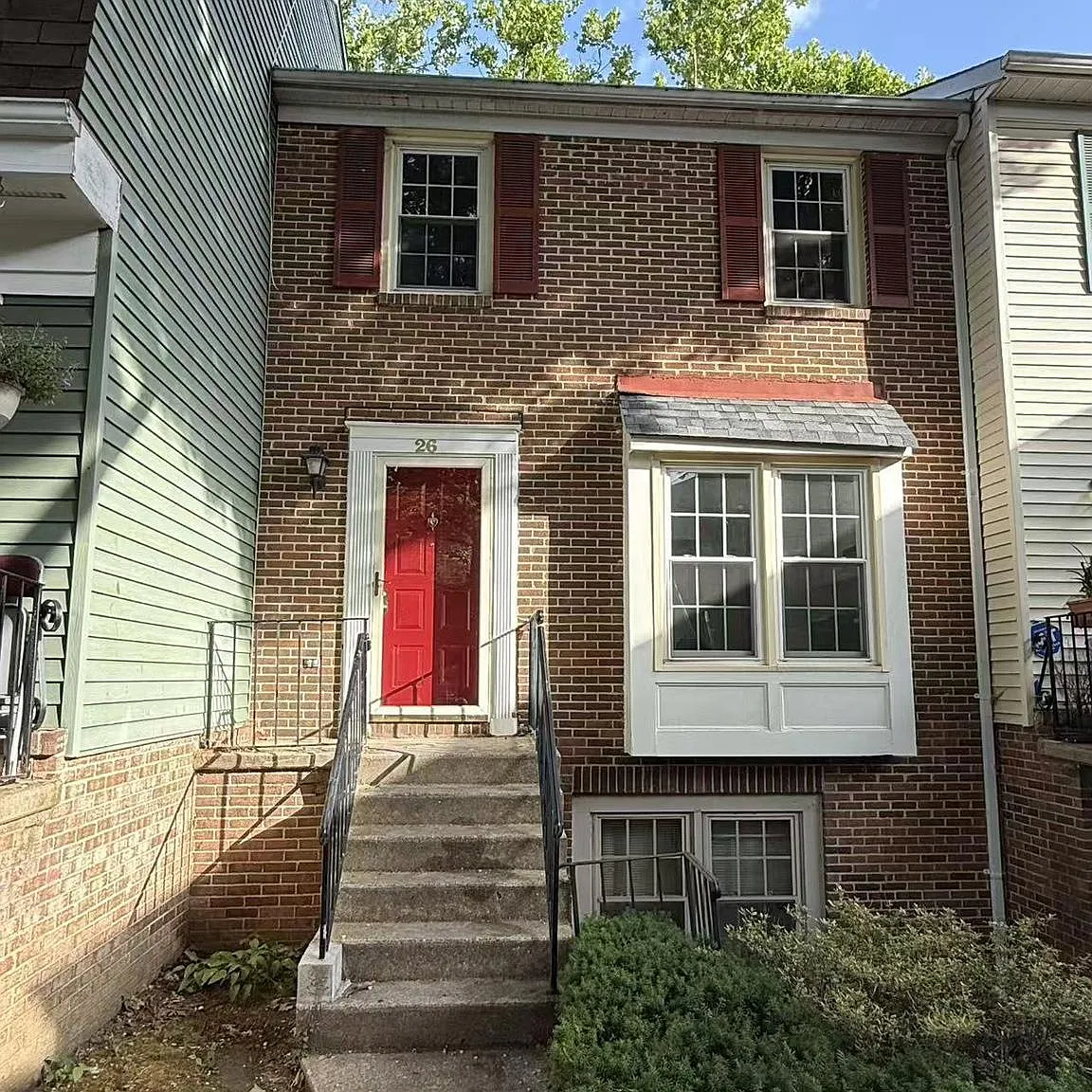 3 bed, 1400 sqft, $2,400 — Photo 2