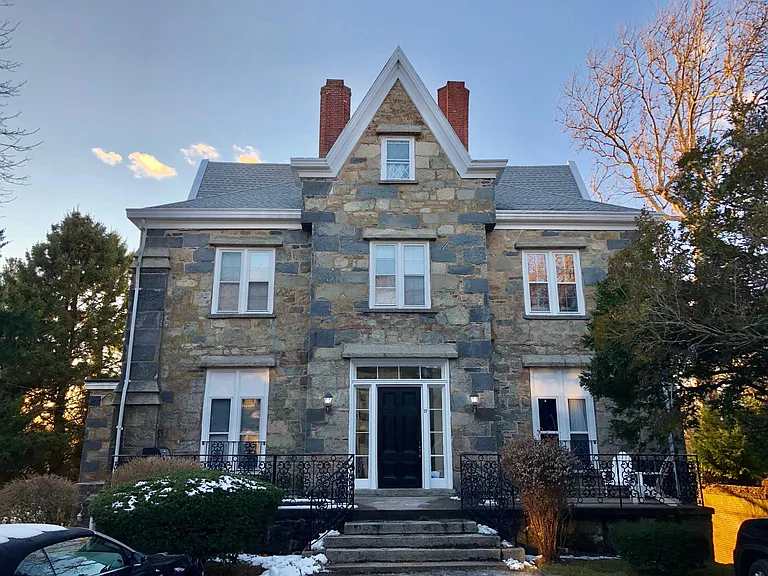 77 Coggeshall Ave — Photo 1