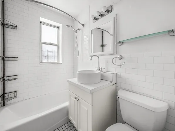 201 East 37th Street image 5 of 9