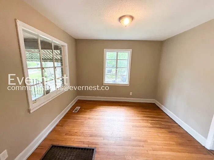 848 Vanderbilt St — Photo 7
