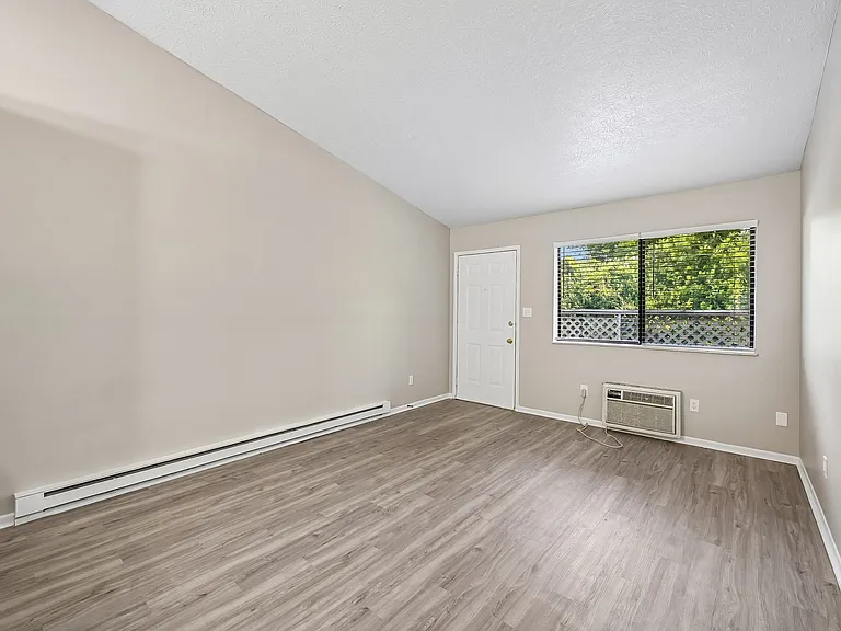 Abbington Village Apartments — Photo 19
