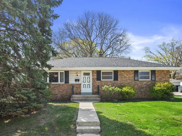 1835 West Kimberly AVENUE, Milwaukee, WI 53221