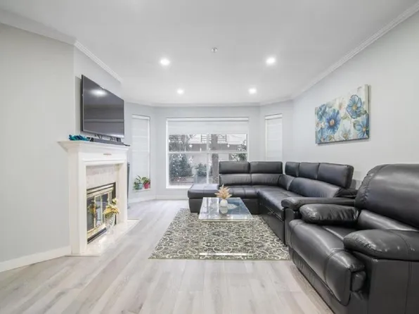 7161 121st St #110, Surrey, BC V3W 1G8