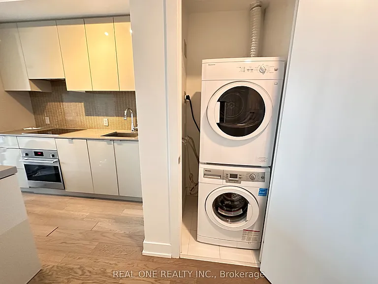7 Grenville St #1606 — Photo 13