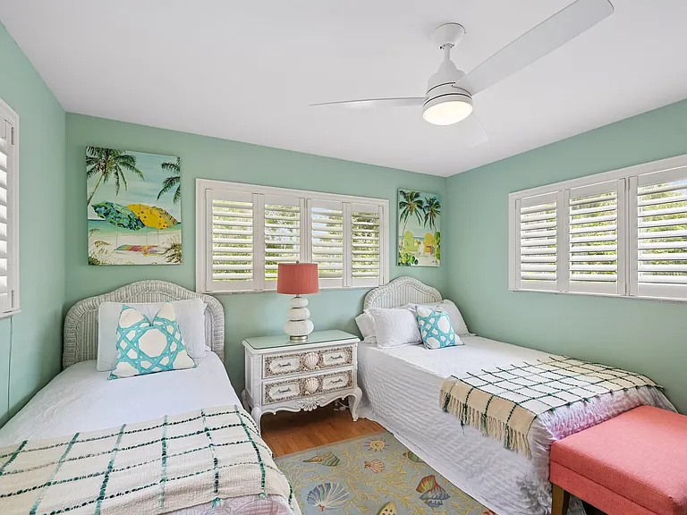 Guest bedroom 3/ 1 full and 1 twin