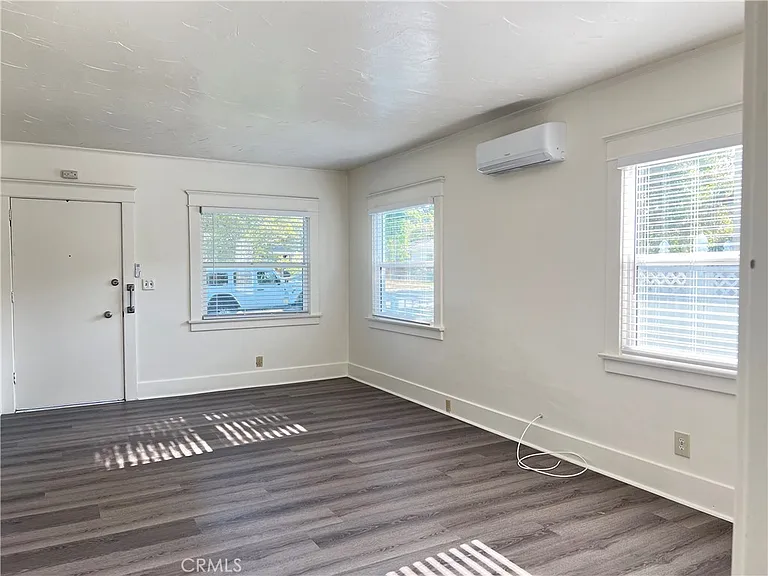 320 W Lemon Ave — Photo 2
