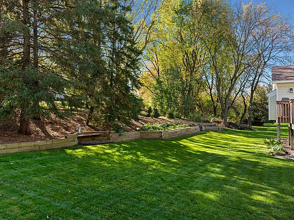 4th image of 568 Hawthorne Woods Dr