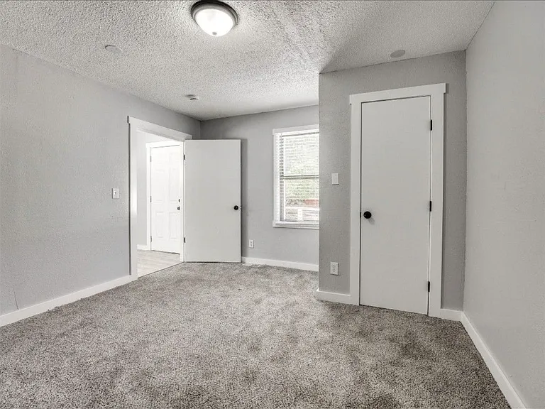 1209 NE 42nd St — Photo 20