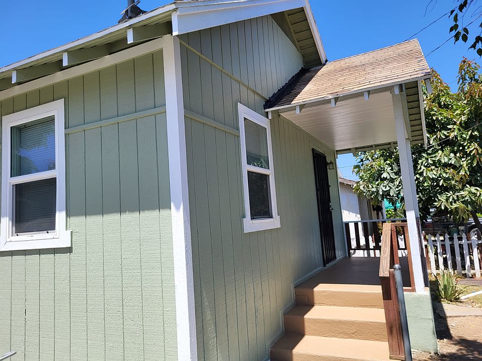 2nd image of 1205 Saticoy St