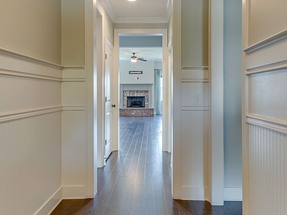4th image of 836 Dartmoor Ln