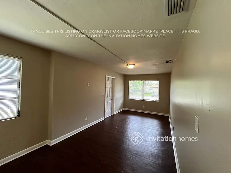 3701 SW 58th Ter — Photo 3