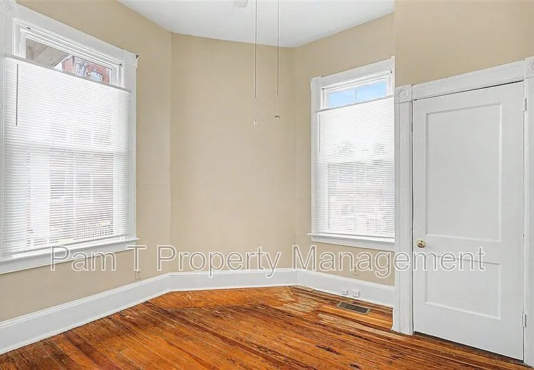124 E Henry St #D — Photo 8
