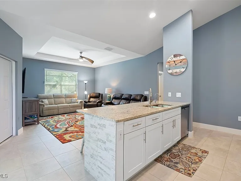 825 SE 5th Pl — Photo 6