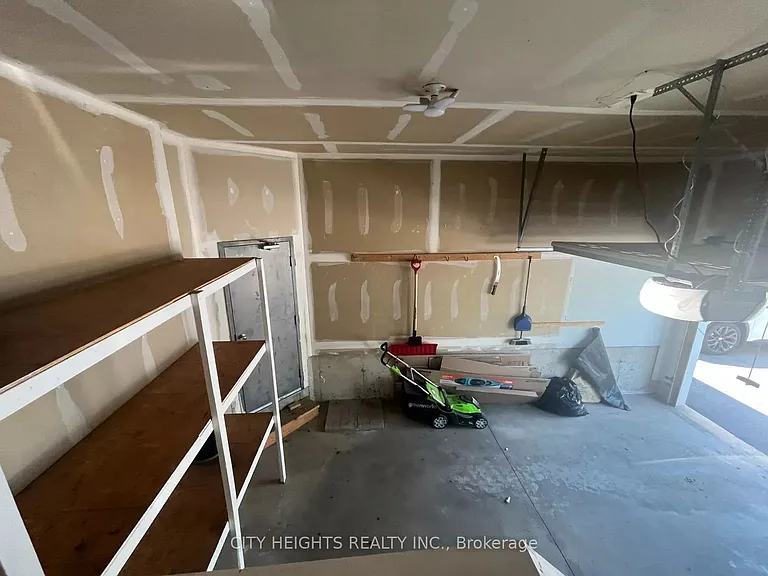 555 Grasslands Ct — Photo 27